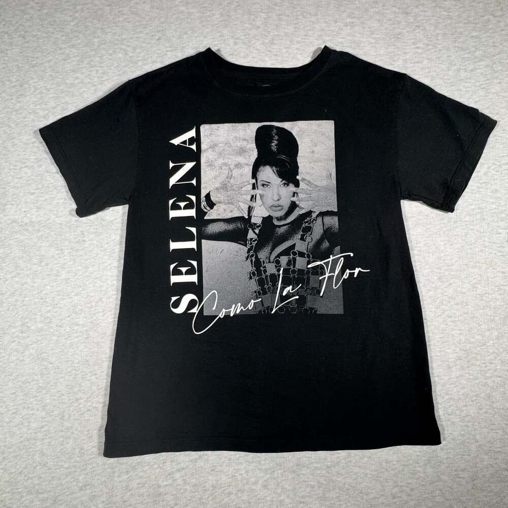 Selena Como La Flor Official Merchandise Black Graphic T-Shirt Medium